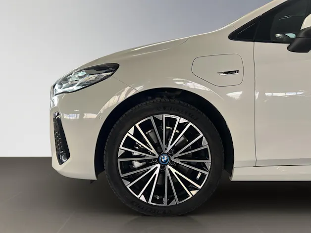 BMW 230e xDrive paddles Active Tourer