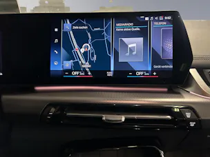 BMW 230e xDrive paddles Active Tourer