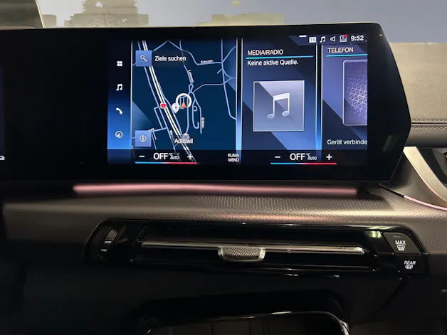 BMW 230e xDrive paddles Active Tourer