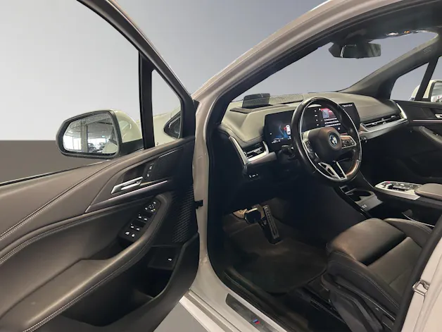 BMW 230e xDrive paddles Active Tourer