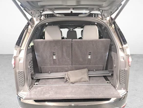 https://vehicle.imgix.net/4240009/71031847-0e2a-4bc0-a961-a97acd5cb941.jpg