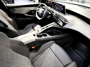 Fahrzeugbild PEUGEOT 3008 1.2 Hybrid Allure Fleet