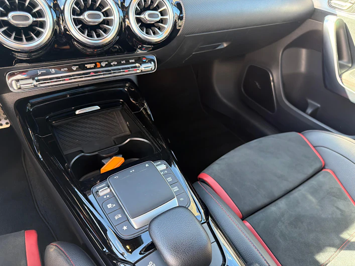 Fahrzeugbild MERCEDES-BENZ A 35 AMG