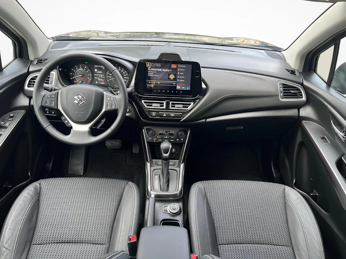 Fahrzeugbild SUZUKI S-CROSS