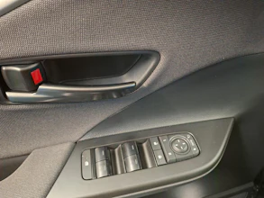 https://vehicle.imgix.net/4240238/5b934a80-d68a-49a2-9c3c-906488abcd9c.jpg