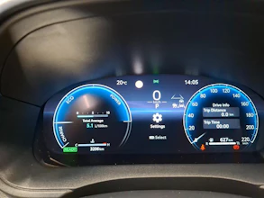 https://vehicle.imgix.net/4240256/fc185dfd-c7bb-415b-913b-142c8eaeb60c.jpg