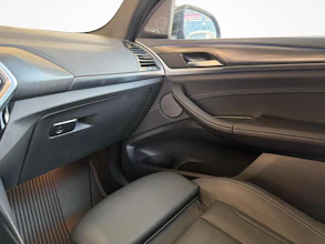 https://vehicle.imgix.net/4240268/624898d6-b27d-4e42-b5fc-050ce7146f5e.jpg