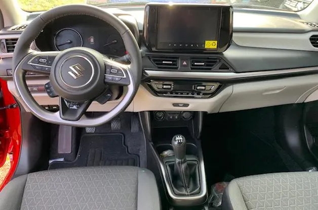 Suzuki Swift 1.2 Sakura Top Hybrid 4x4