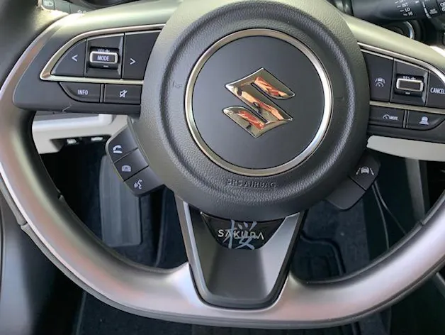 Suzuki Swift 1.2 Sakura Top Hybrid 4x4