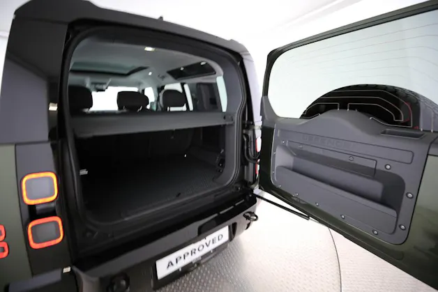 Land Rover Defender 110 3.0 D I6 350 X-Dynamic HSE