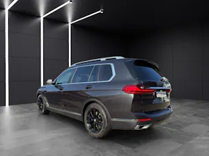 BMW X7 30d xDrive SAG 6 Plätzer, El. abschwenkbare Anhängerkupplung usw...