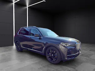 BMW X7 30d xDrive SAG 6 Plätzer, El. abschwenkbare Anhängerkupplung usw...