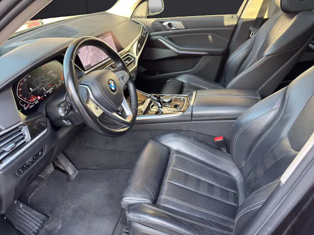 BMW X7 30d xDrive SAG 6 Plätzer, El. abschwenkbare Anhängerkupplung usw...