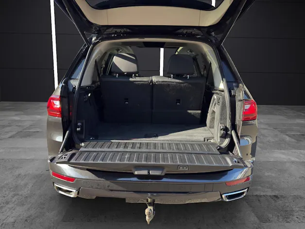 BMW X7 30d xDrive SAG 6 Plätzer, El. abschwenkbare Anhängerkupplung usw...