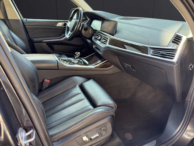 BMW X7 30d xDrive SAG 6 Plätzer, El. abschwenkbare Anhängerkupplung usw...