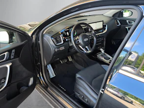 https://vehicle.imgix.net/4240428/fee76b96-071a-4987-8033-1954baa1e14e.jpg