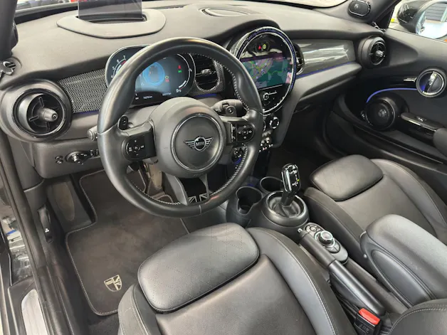 Mini Cabrio F57 2.0i Cooper S  MINI YOURS TRIM II