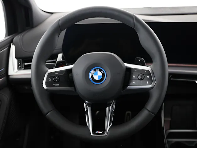 BMW 230e xDrive paddles Active Tourer