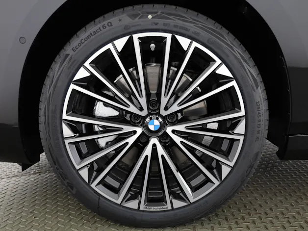 BMW 230e xDrive paddles Active Tourer