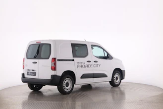 https://vehicle.imgix.net/4240778/c6a8a46b-9eb6-4090-9b45-3fa0e6be887c.jpg
