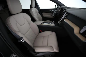 immagine del veicolo VOLVO XC60 2.0 T6 TE Ultra Dark eAWD