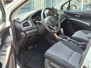 Suzuki S-Cross 1.4 T Sakura Hybrid 4x4