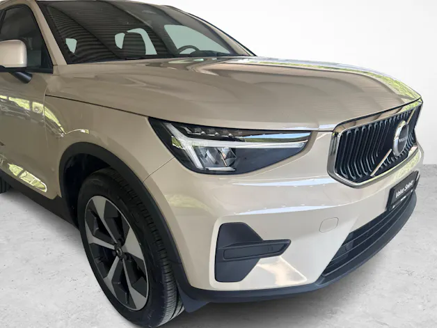 Volvo XC40 2.0 B3 MH Core + Pneumatici invernali inclusi