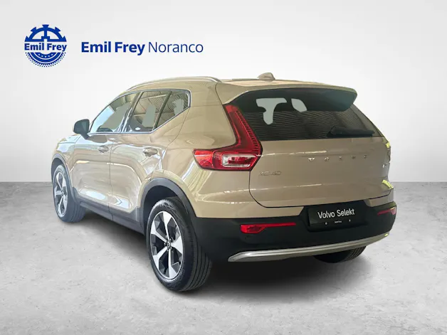 Volvo XC40 2.0 B3 MH Core + Pneumatici invernali inclusi