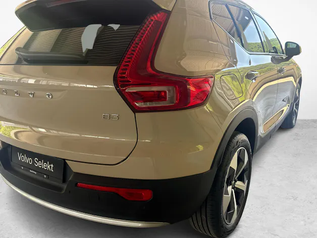 Volvo XC40 2.0 B3 MH Core + Pneumatici invernali inclusi