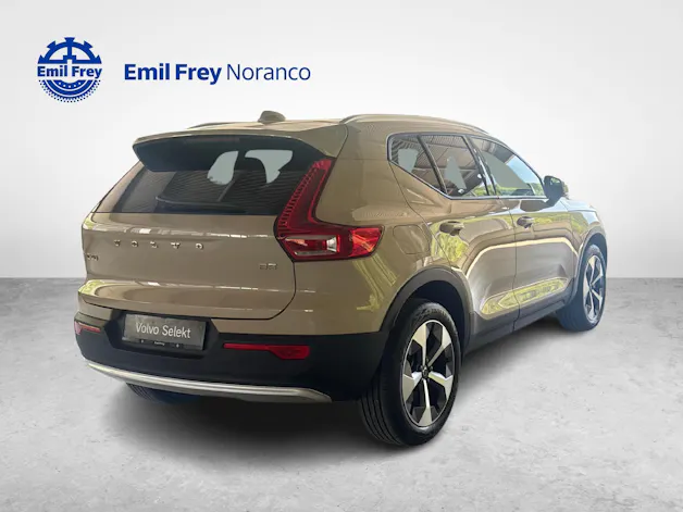 Volvo XC40 2.0 B3 MH Core + Pneumatici invernali inclusi