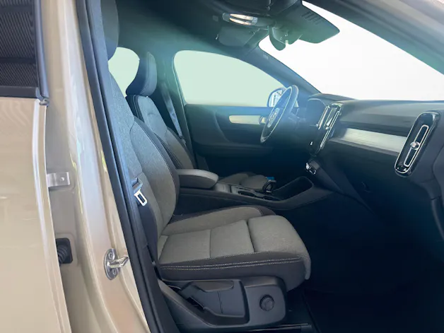 Volvo XC40 2.0 B3 MH Core + Pneumatici invernali inclusi