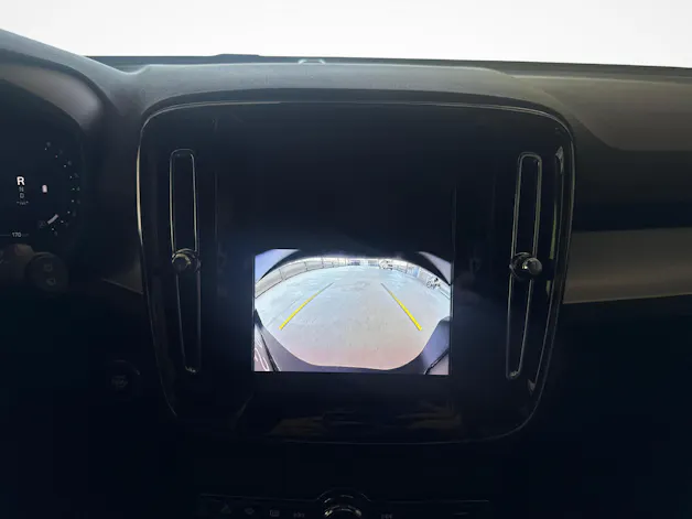 Volvo XC40 2.0 B3 MH Core + Pneumatici invernali inclusi