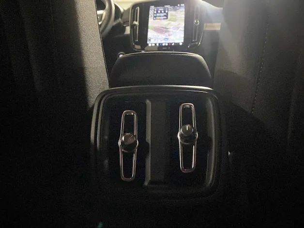 Volvo XC40 2.0 B4 MH Plus Dark