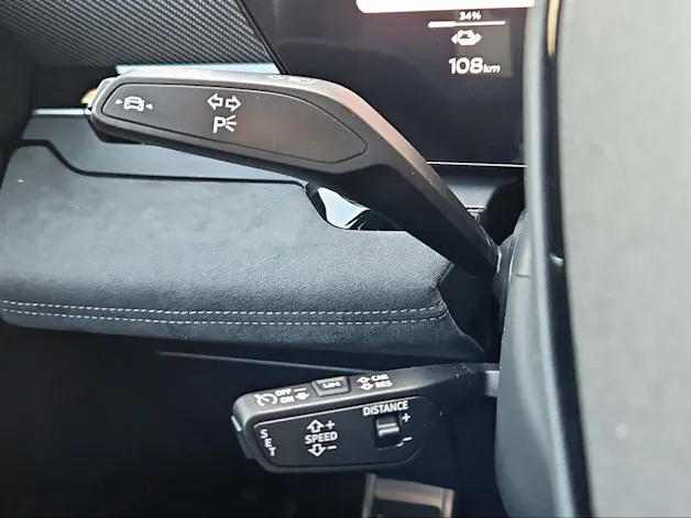 Audi SQ6 e-tron quattro Mythosschwarz Metallic