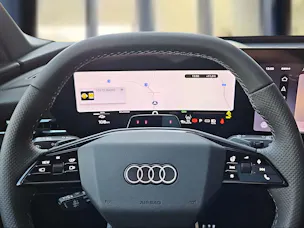 Audi SQ6 e-tron quattro Mythosschwarz Metallic