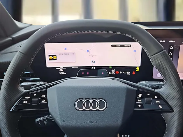 Audi SQ6 e-tron quattro Mythosschwarz Metallic