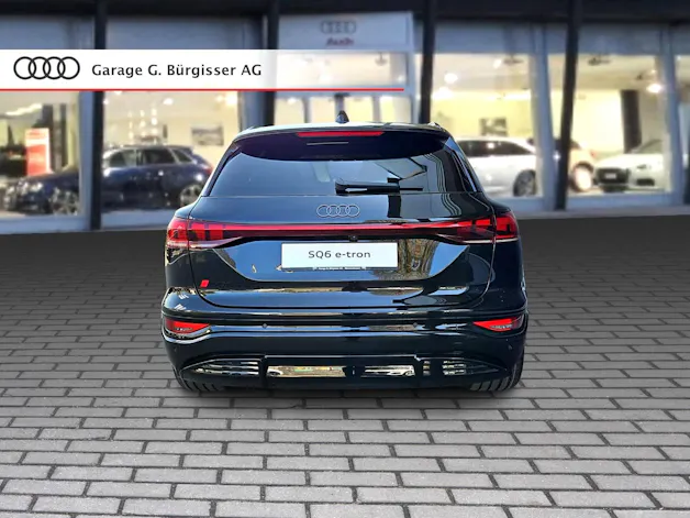 Audi SQ6 e-tron quattro Mythosschwarz Metallic