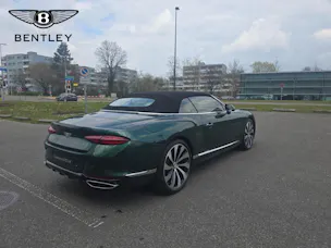 Bentley Continental GTC 4.0 V8 PHEV 680 PS / 1.9% Leasing möglich.