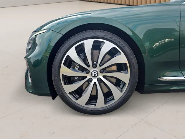 Bentley Continental GTC 4.0 V8 PHEV 680 PS / 1.9% Leasing möglich.