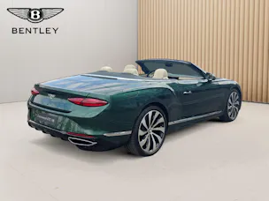 Bentley Continental GTC 4.0 V8 PHEV 680 PS / 1.9% Leasing möglich.