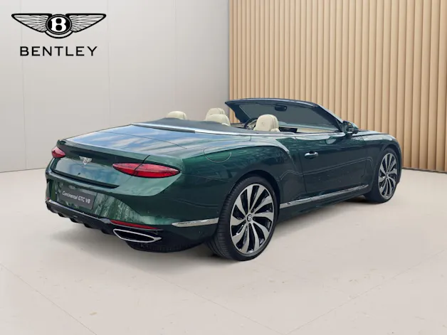 Bentley Continental GTC 4.0 V8 PHEV 680 PS / 1.9% Leasing möglich.