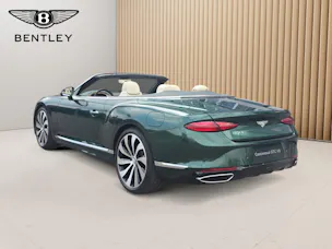Bentley Continental GTC 4.0 V8 PHEV 680 PS / 1.9% Leasing möglich.
