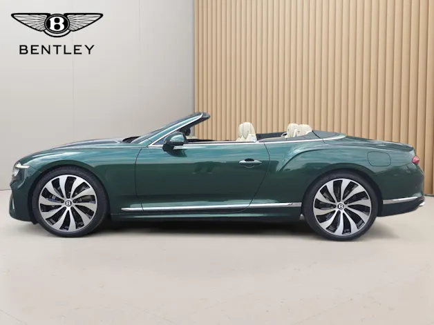 Bentley Continental GTC 4.0 V8 PHEV 680 PS / 1.9% Leasing möglich.