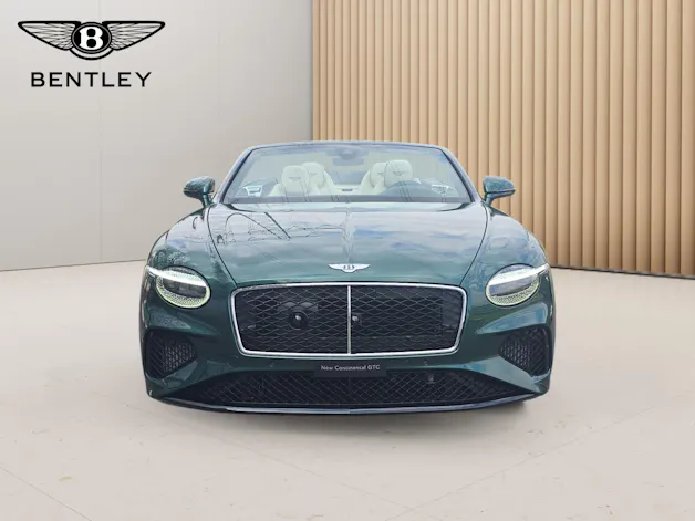 Bentley Continental GTC 4.0 V8 PHEV 680 PS / 1.9% Leasing möglich.