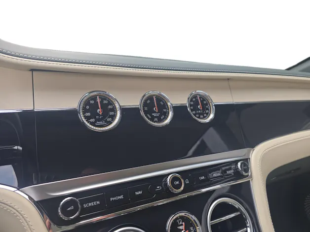 Bentley Continental GTC 4.0 V8 PHEV 680 PS / 1.9% Leasing möglich.
