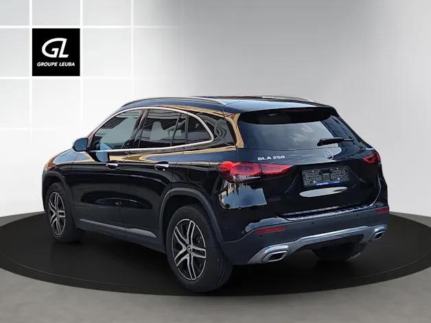 Mercedes-Benz GLA 250 4Matic Progressive 8G-DCT