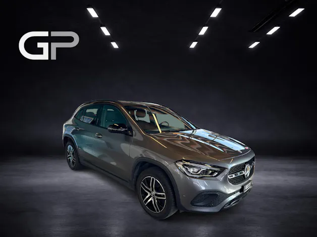 Mercedes-Benz GLA 200 Progressive 4matic