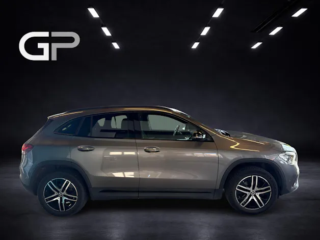 Mercedes-Benz GLA 200 Progressive 4matic