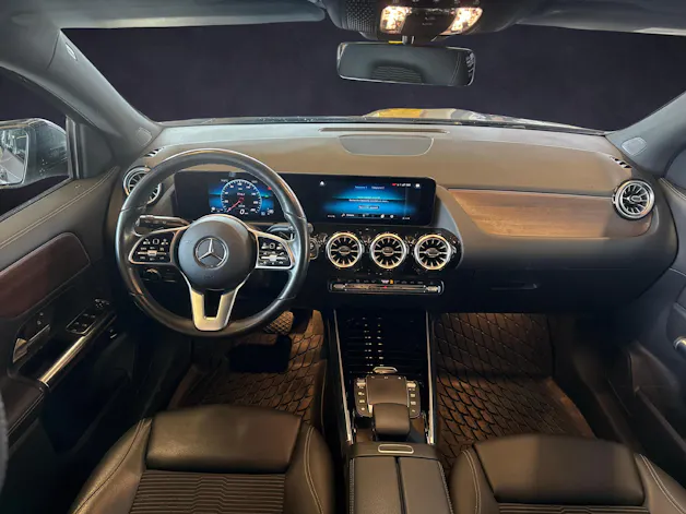 Mercedes-Benz GLA 200 Progressive 4matic
