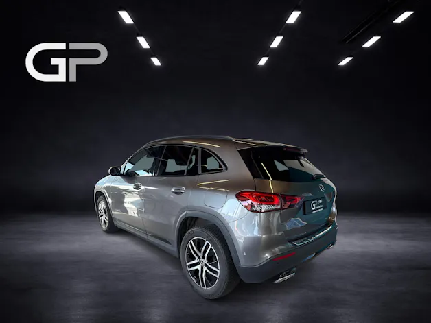 Mercedes-Benz GLA 200 Progressive 4matic